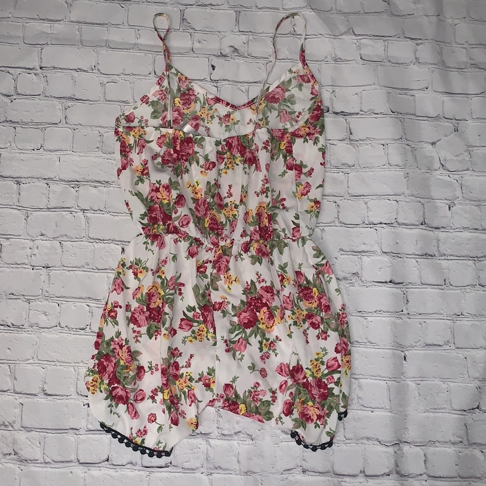 FLORAL ROMPER - Picture 2 of 3